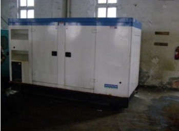 波莲镇康明斯150kw大型柴油二手发电机组